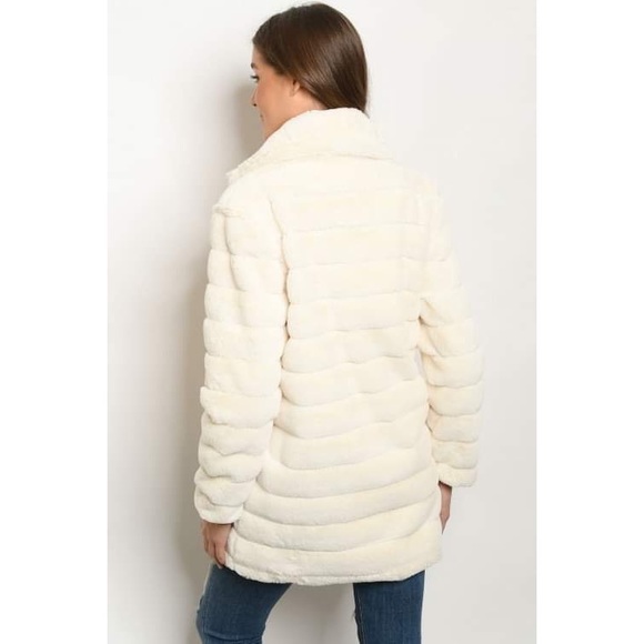 Ivory Faux Fur Collared, Buttoned Coat - Picture 4 of 6